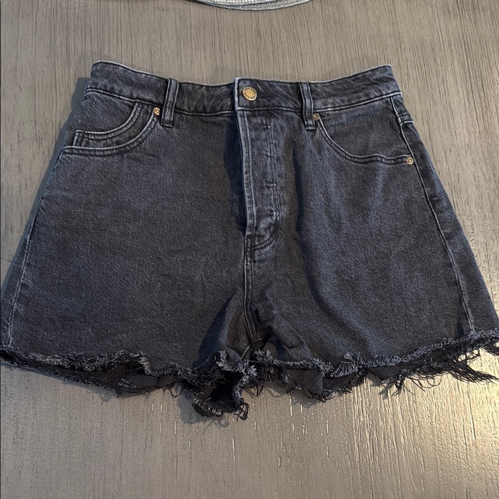 ROLLA’S  denim shorts size 28